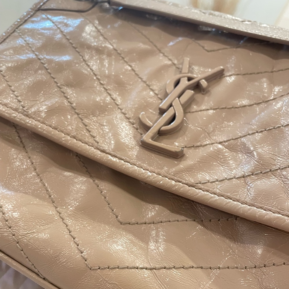 YSL NIKI MEDIUM GOLD SAND - Picture 10 of 12